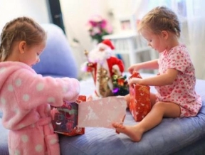 Gợi ý tặng quà Noel cho bé gái